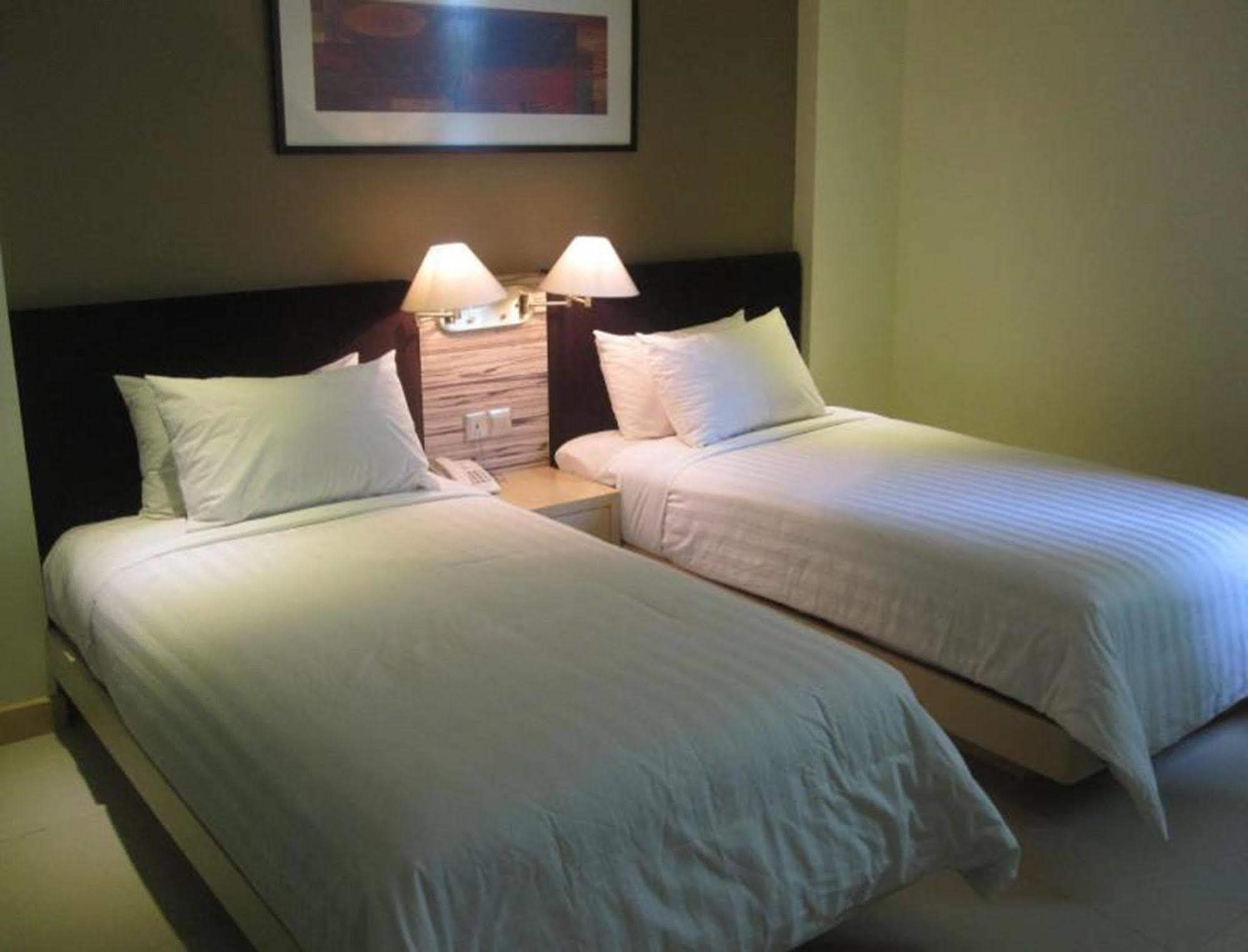 Sky Hotel Куала Лумпур Екстериор снимка