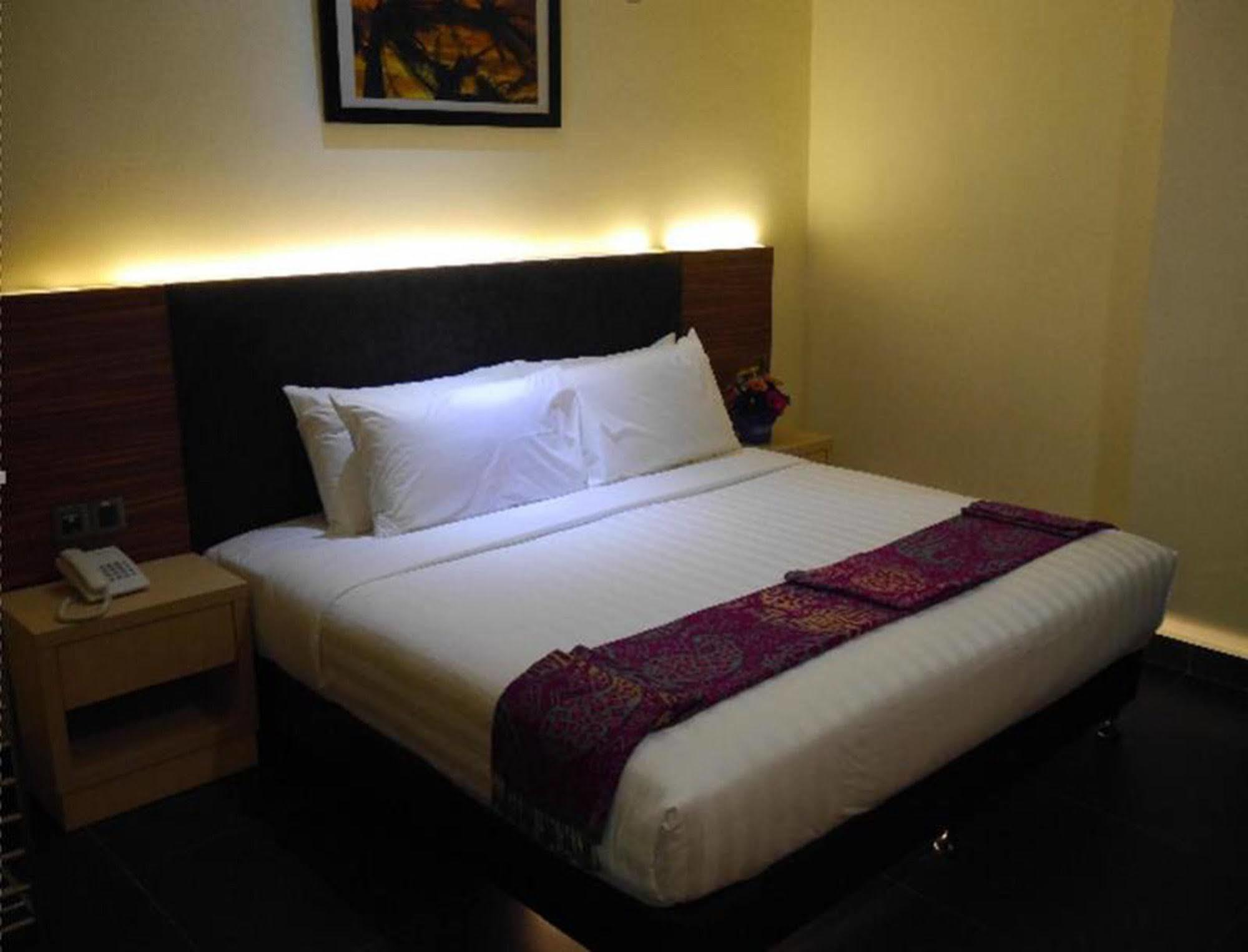 Sky Hotel Куала Лумпур Екстериор снимка