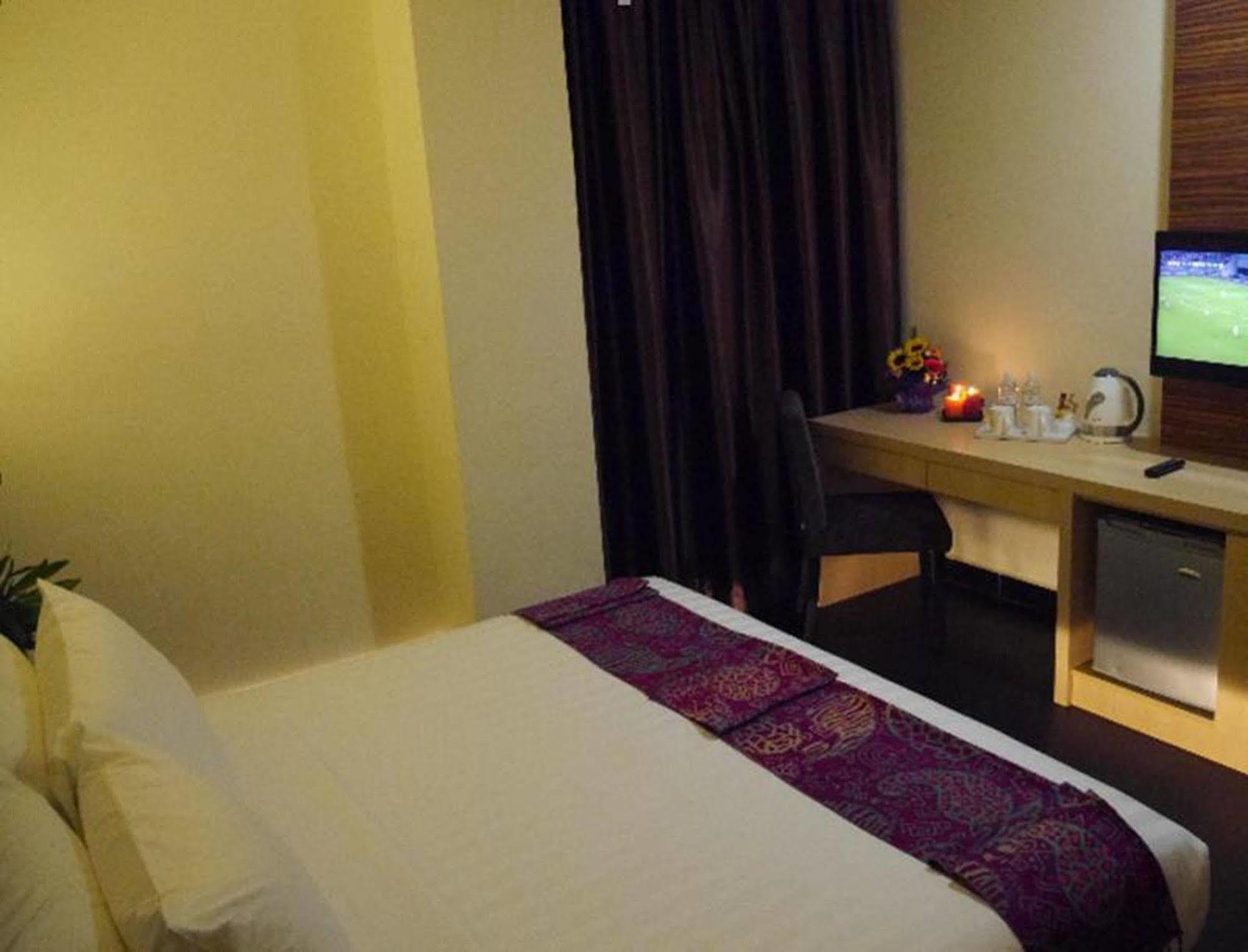 Sky Hotel Куала Лумпур Екстериор снимка