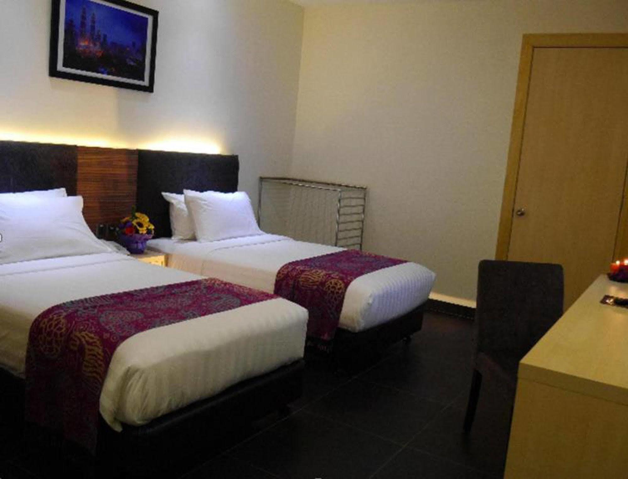 Sky Hotel Куала Лумпур Екстериор снимка