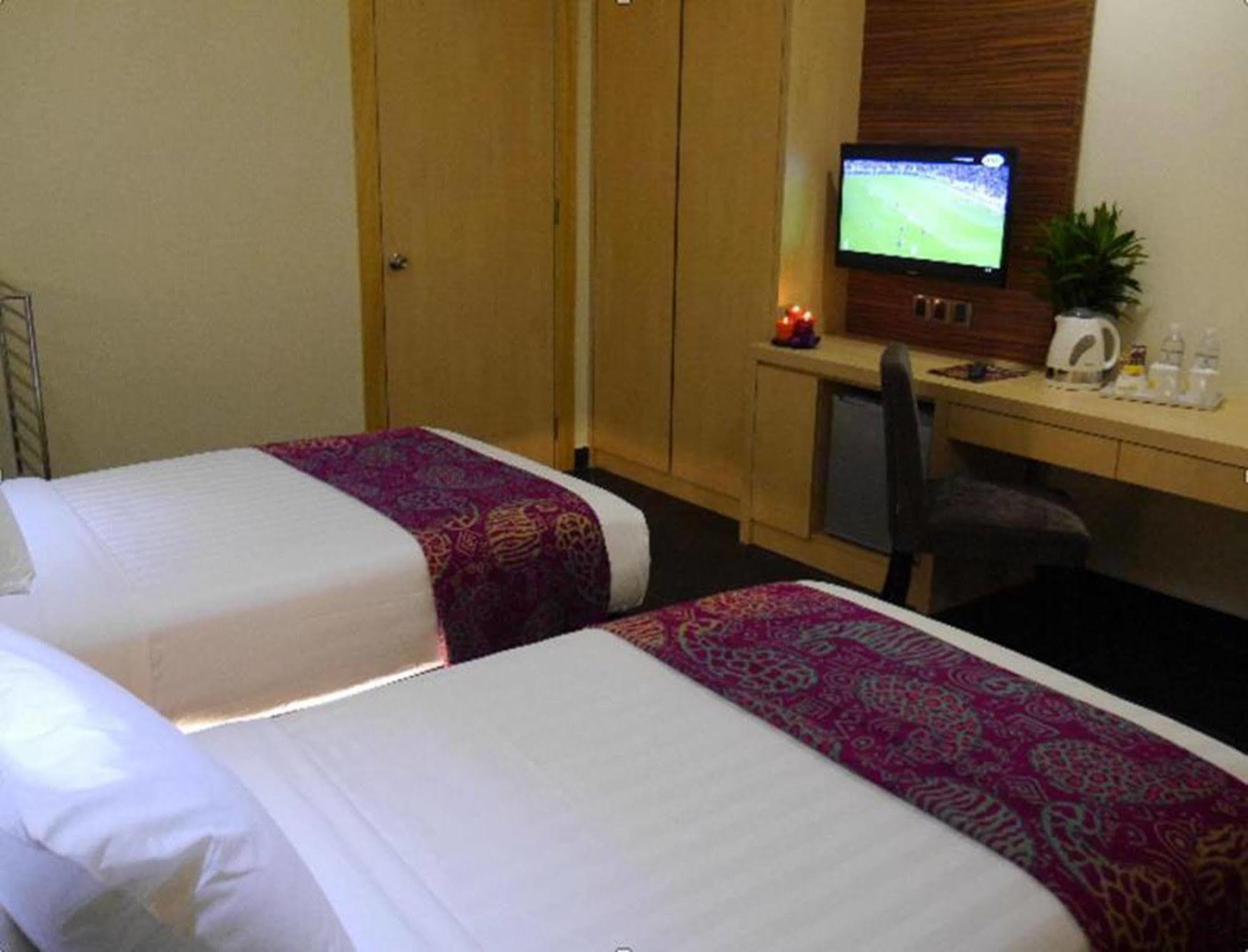 Sky Hotel Куала Лумпур Екстериор снимка