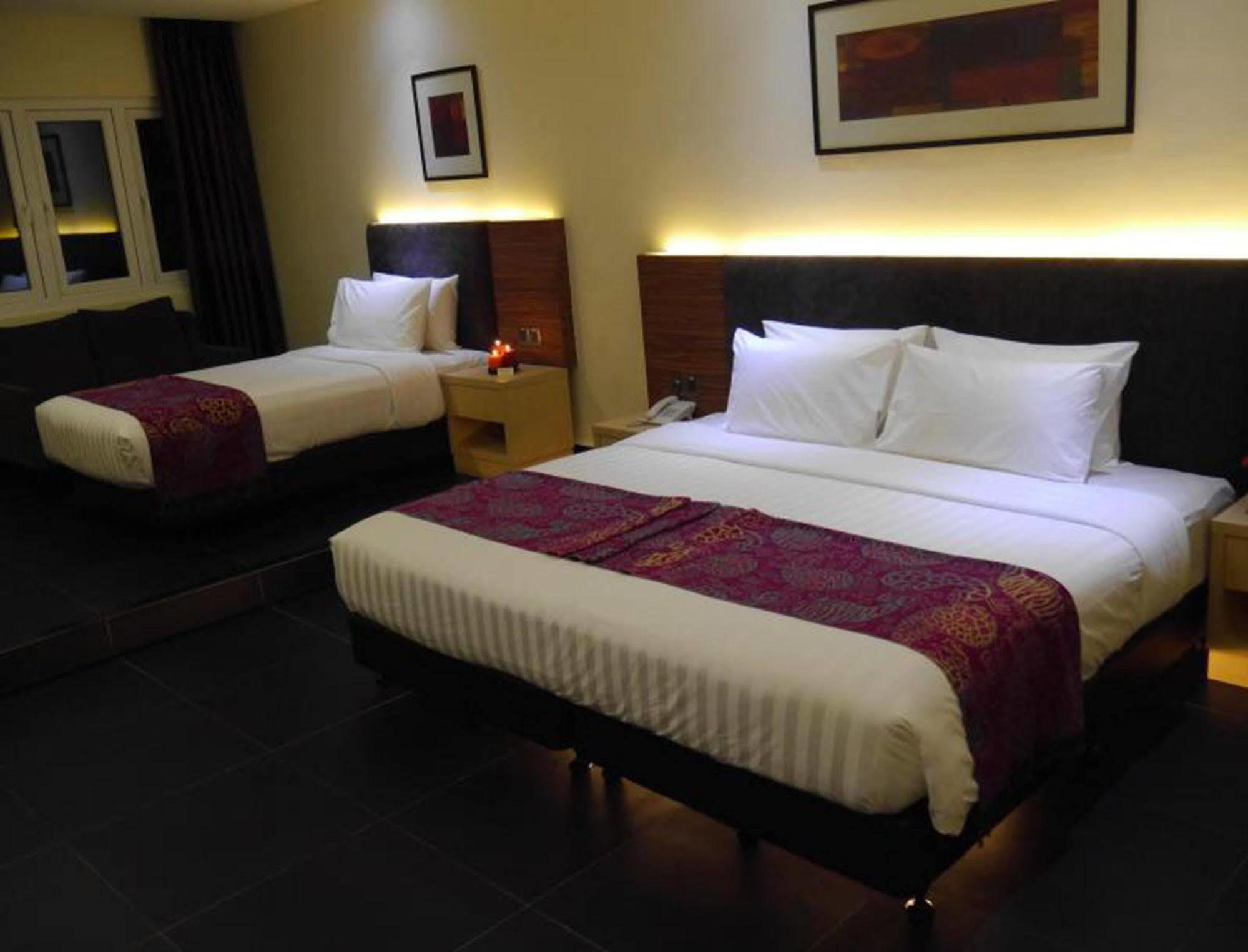 Sky Hotel Куала Лумпур Екстериор снимка
