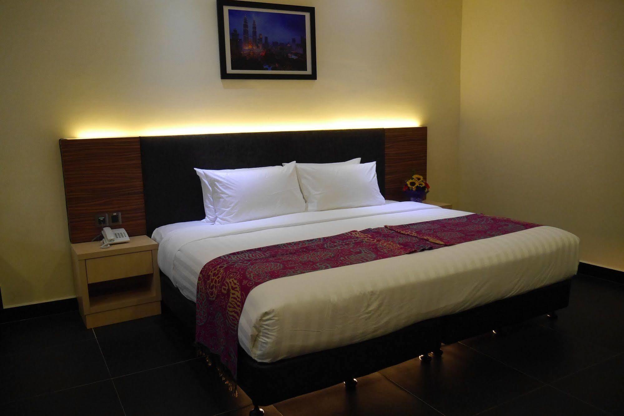 Sky Hotel Куала Лумпур Екстериор снимка